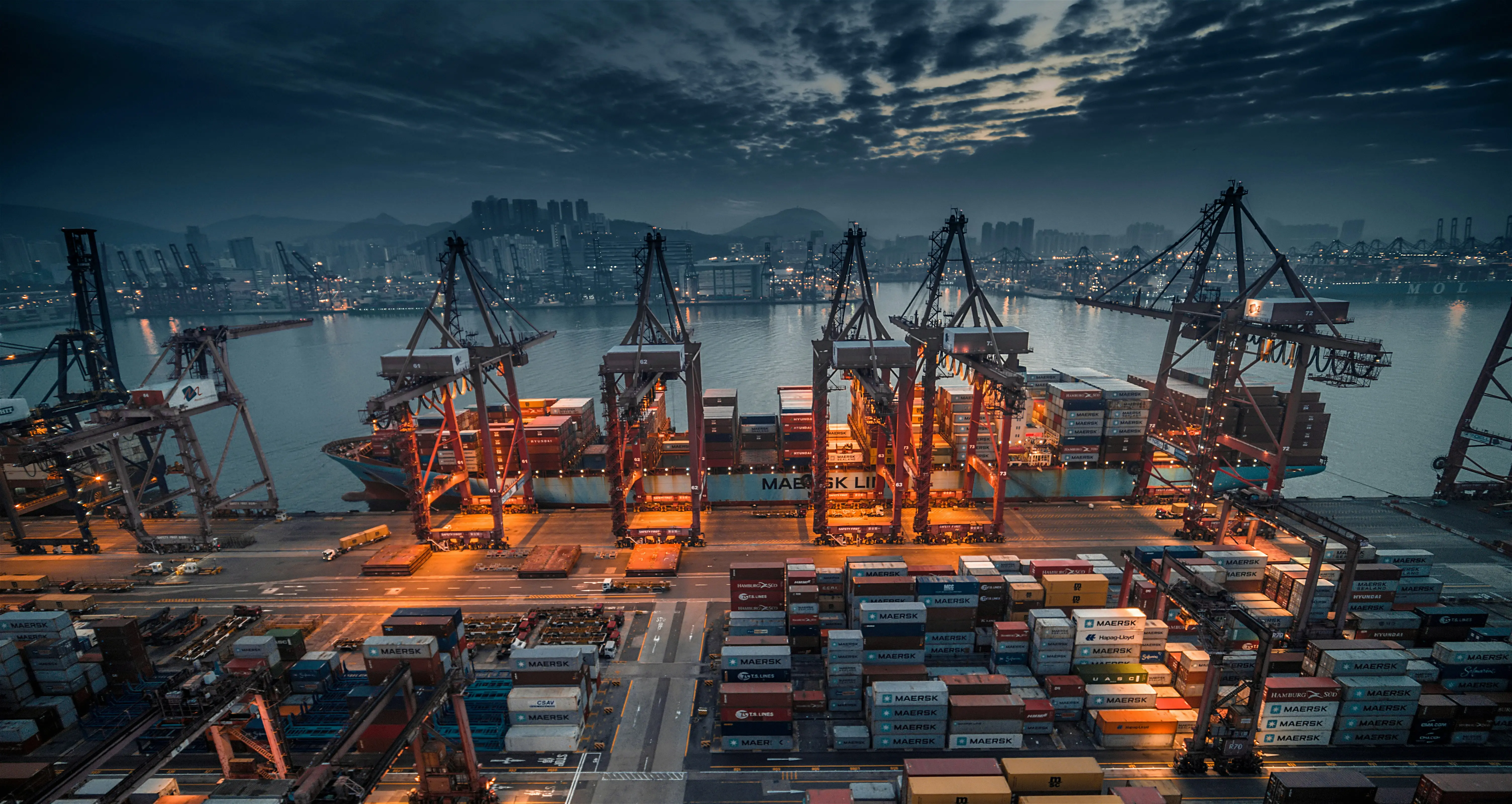 Container terminal with ship-to-shore cranes